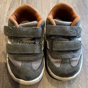 Dr. Scholl's gray and white sneakers